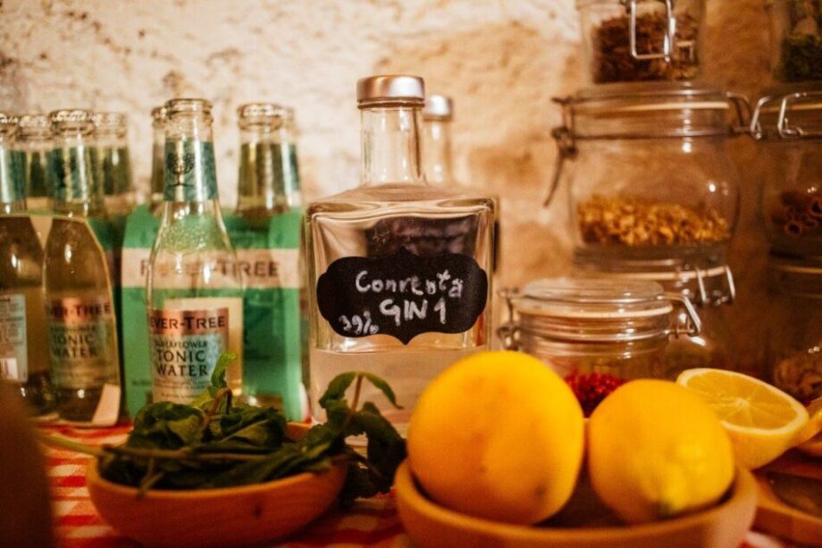 Gin & Tonic Mystery Box team building