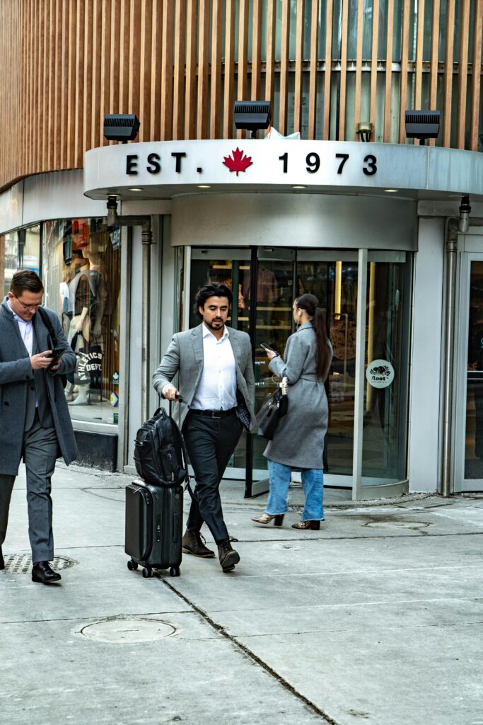 Poslovna potovanja - gospod na poti v hotel