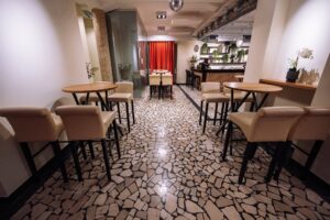 Mestni Salon Storžič za predstavitve in pogostitve